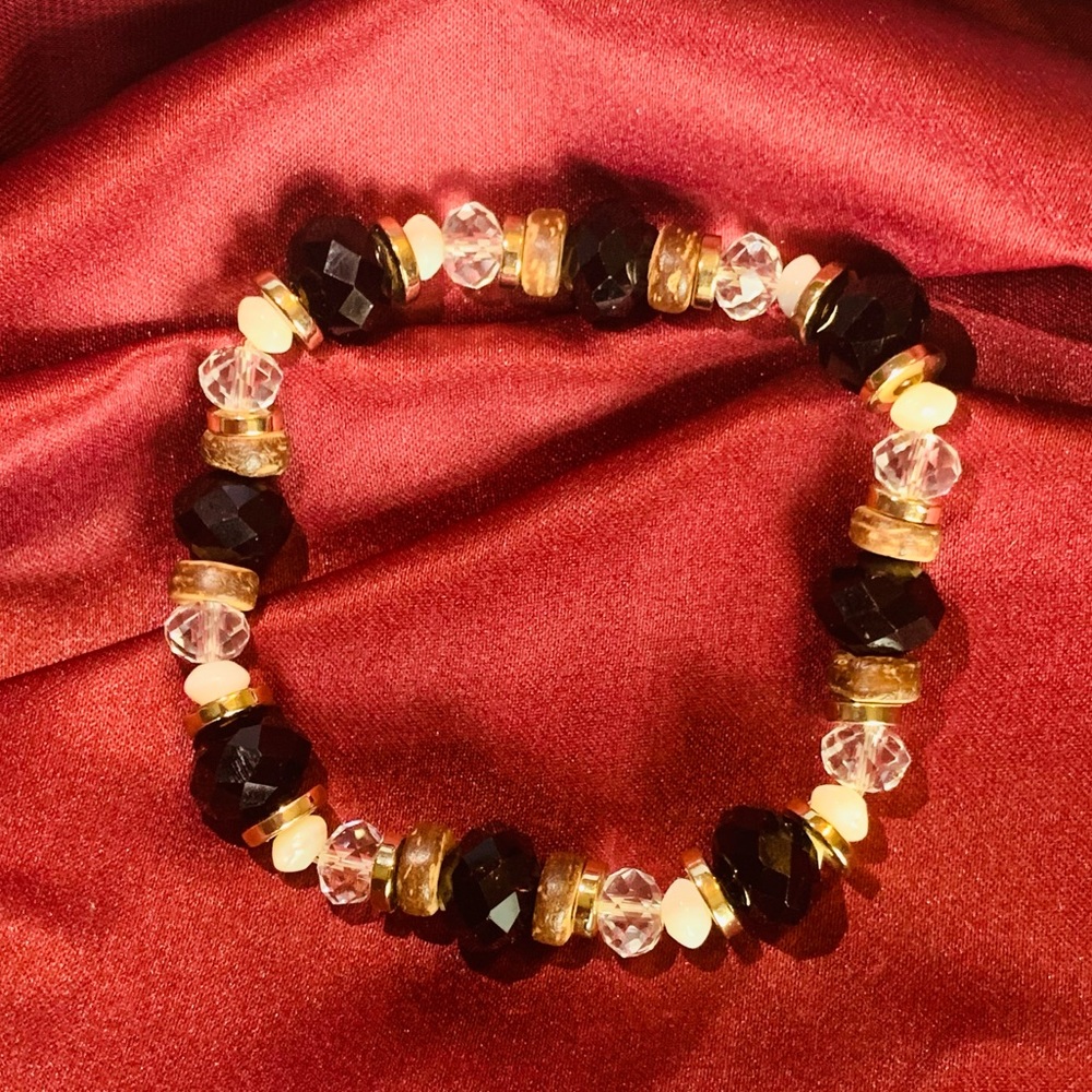 𝐕𝐢𝐧𝐭𝐚𝐠𝐞 Stretchy Black And Gold Colored Beaded Bracelet